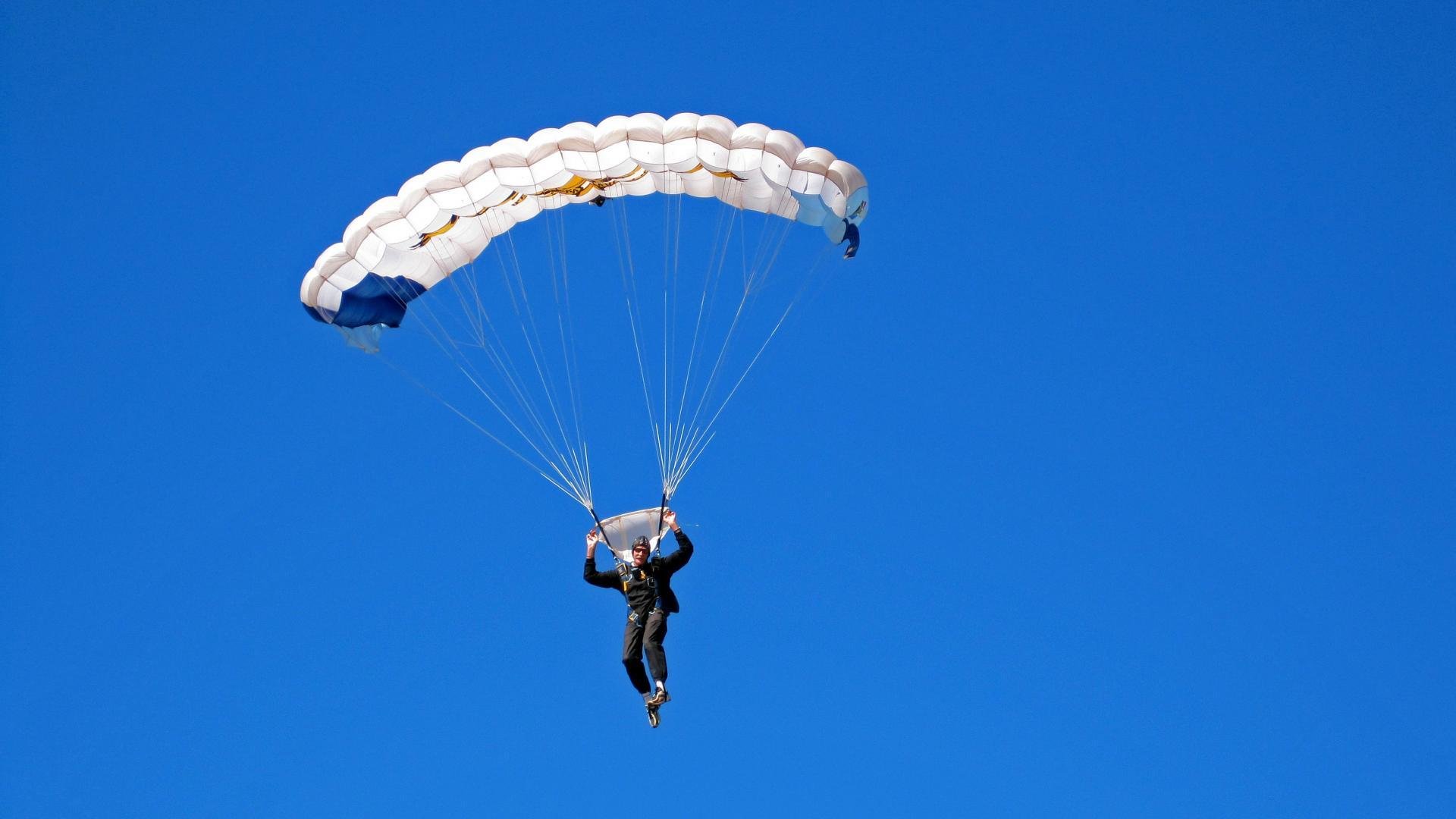 LOL精彩团战让玩家热血沸腾，lol团战思路和细节处理